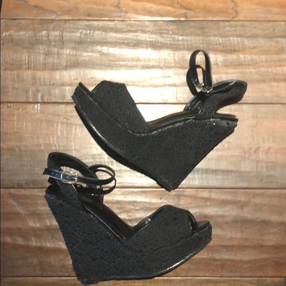 Diva Lounge Black Crochet Wedges
